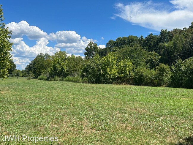 Building Photo - 3 br, 2.5 bath House - 681 Red Chute Lane