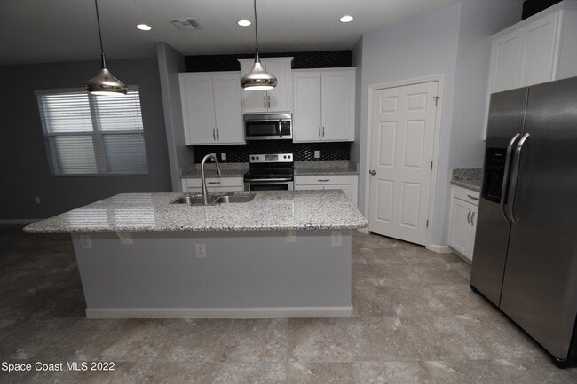Building Photo - 884 Musgrass Cir