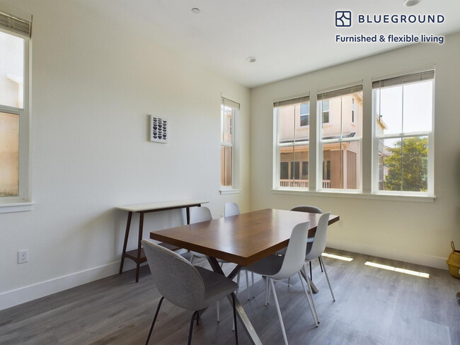 Foto del edificio - 37563 Bay Crest Rd