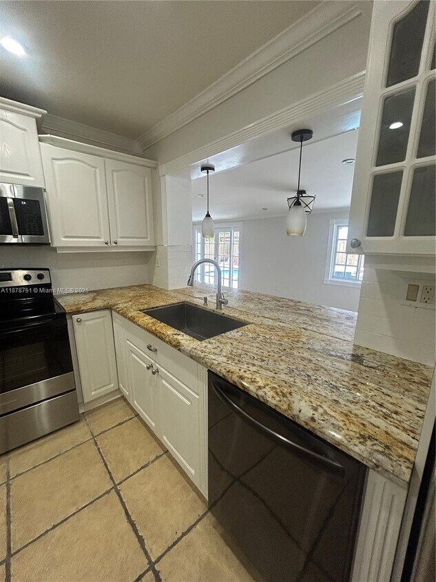 Primary Photo - 1320 SW 102nd Ct
