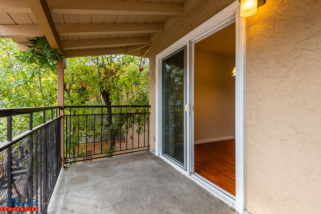 Building Photo - 1363 Saratoga Ave