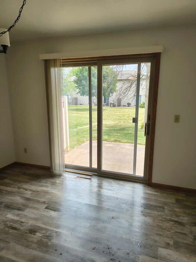 Building Photo - 1677 Delta Dr