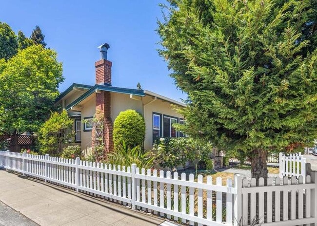 Building Photo - 303 Highland Ave