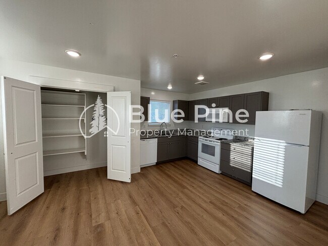 Building Photo - 5941 N Freedom Rd