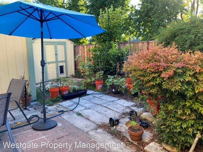 Building Photo - 2 br, 1 bath House - 475 E Cotati Avenue, ...