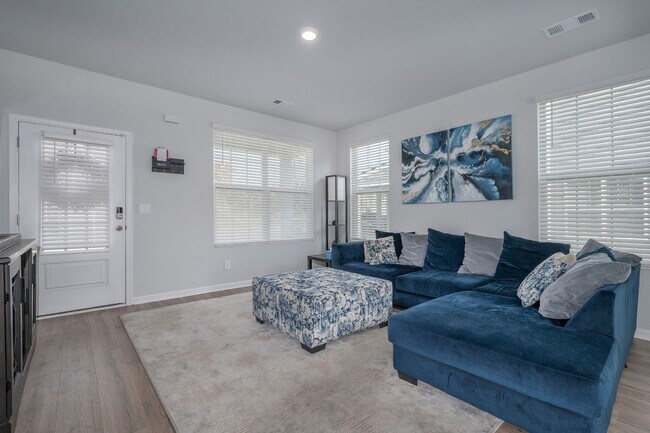 Building Photo - 447 Augustine Dr