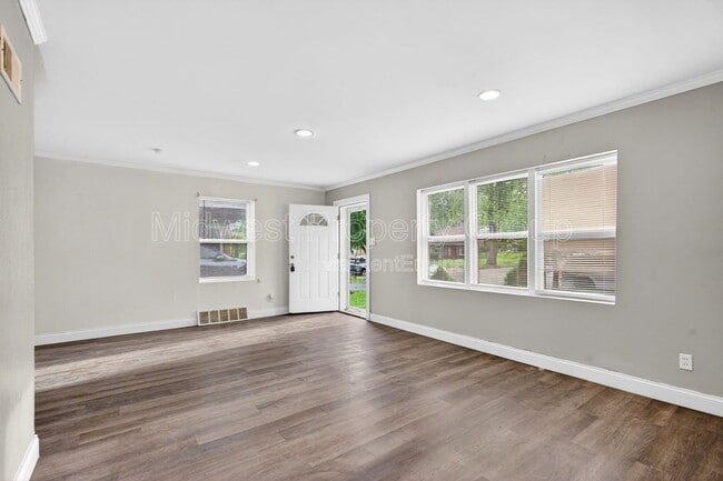 Building Photo - 2352 Rockdale Ave