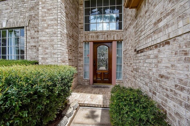 Building Photo - 15622 Valley Creek Dr