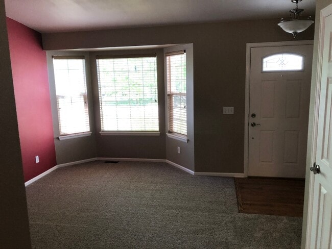 Building Photo - 9491 Cove Creek Dr
