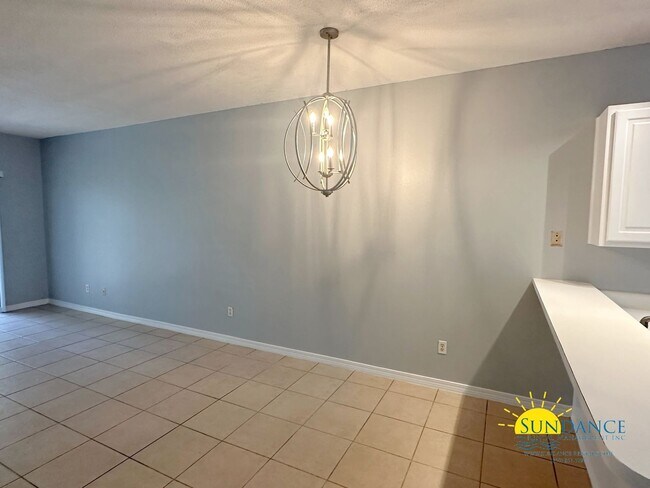 Foto del edificio - Freshly Painted 3 Bedroom Villa in Navarre!
