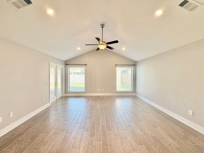 Foto del edificio - Spacious 3-Bedroom Home - Stonechase