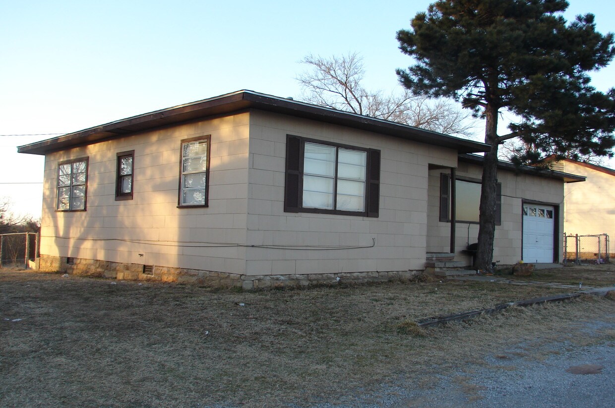 425 S Nigh Expy, McAlester, OK 74501 House Rental in McAlester