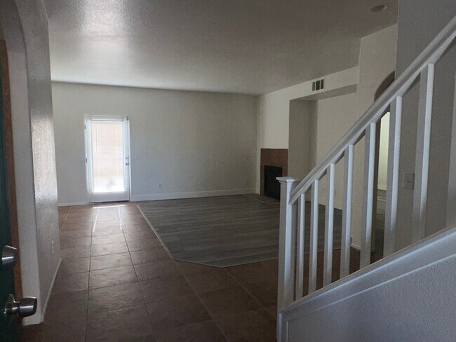 Building Photo - 12403 Luna Rd