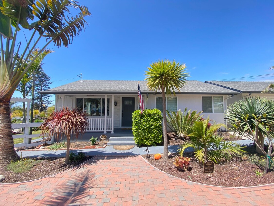 Foto principal - Unique 4 Bedroom 2 bath Guest Home in Ocea...