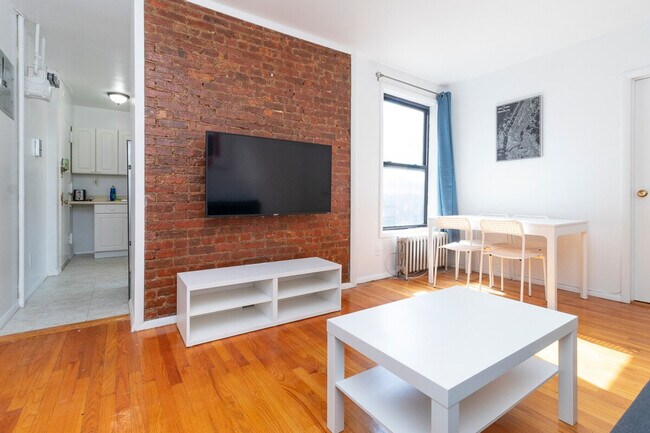 Foto del edificio - 329 E 94th St