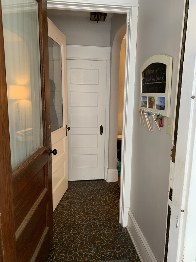 Entryway - 811 Portland Ave