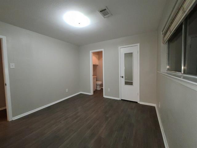 Foto del edificio - 2410 Woodoak Ct