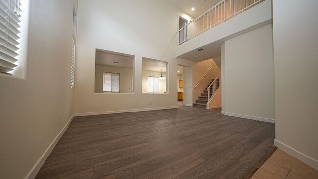 Foto del edificio - Beautiful Two Story Home in Lone Mountain!