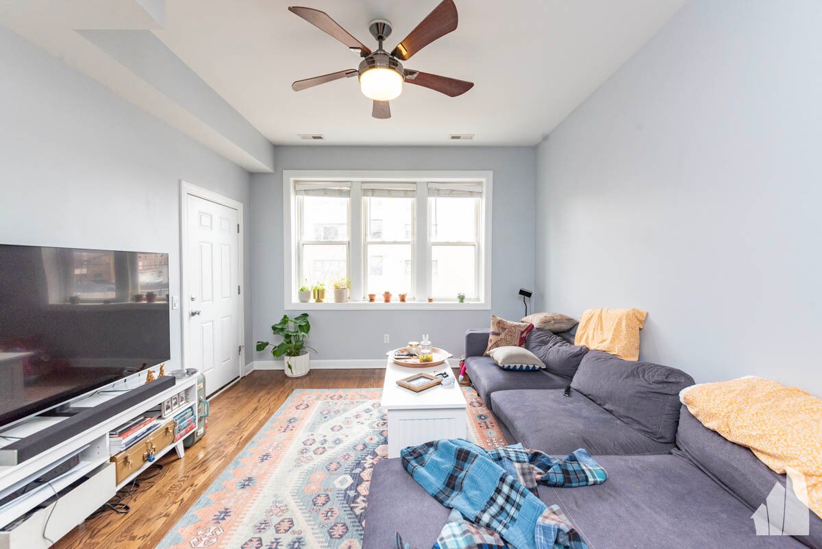 Primary Photo - 2335 W Moffat St