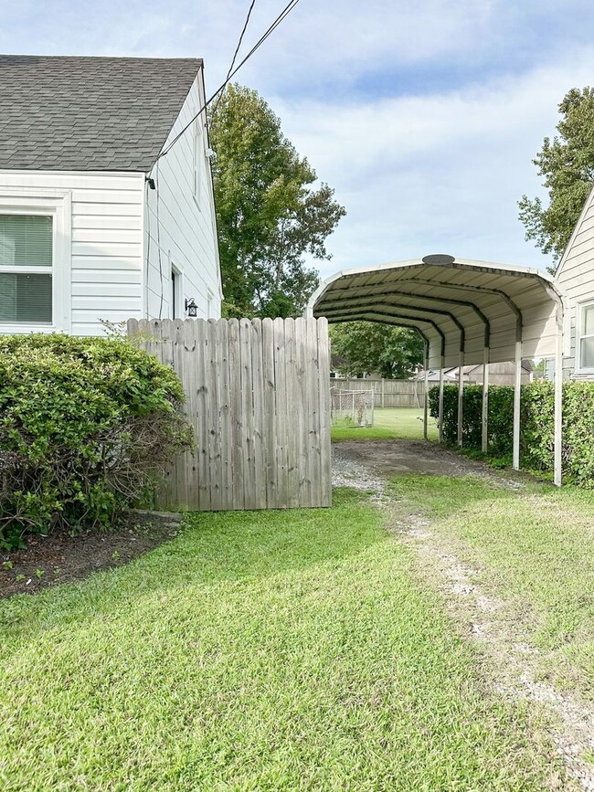 Building Photo - Remodeled 2 bed / 1 bath home