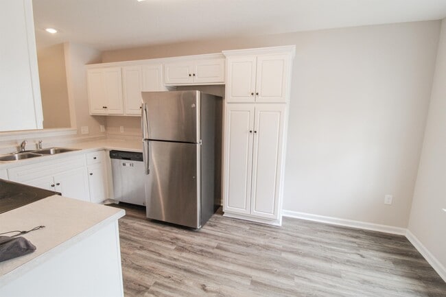 Building Photo - 417 Andover Dr