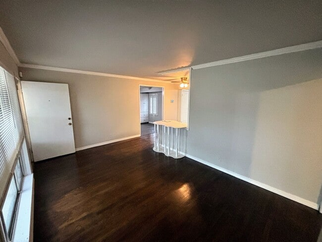 Building Photo - Centrally located cute single story In Gre...