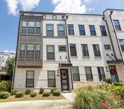 Building Photo - 2110 Holtz Ln