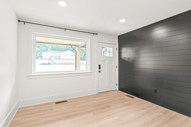 Building Photo - 2318 Marlowe Ave