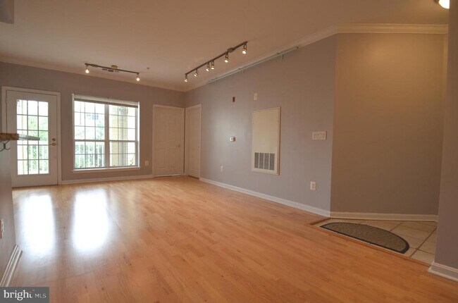 Foto del edificio - 4551 Strutfield Ln
