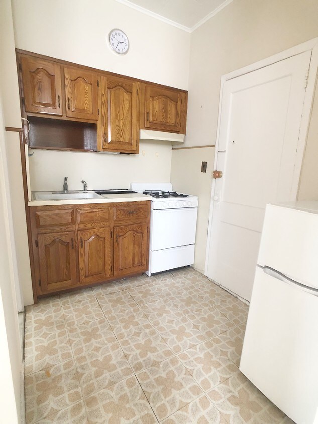 Primary Photo - 75-32 67th Rd