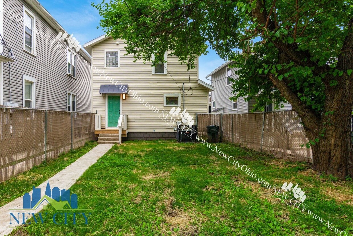 Building Photo - Newly Renovated 2 Bedroom Franklinton Home!