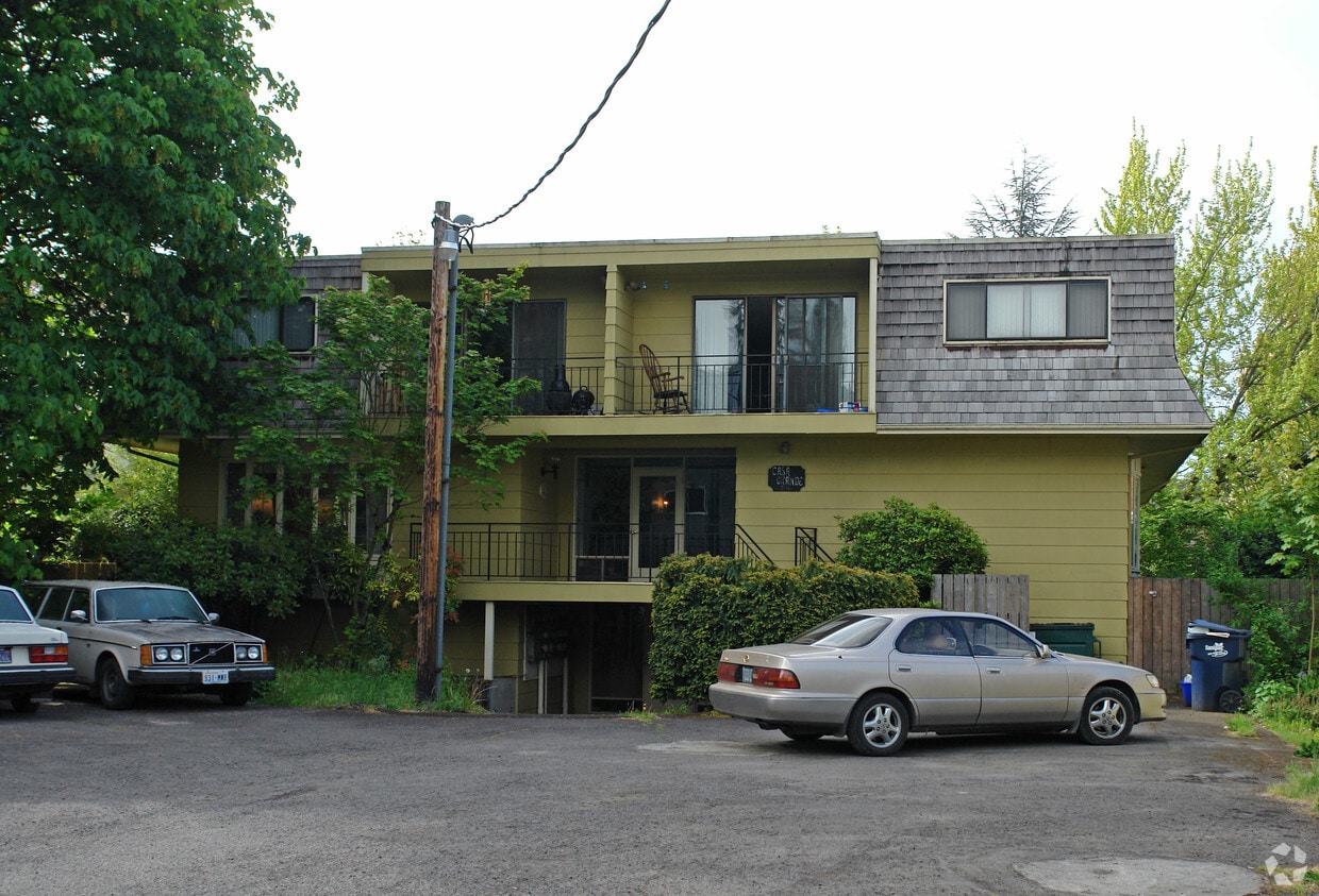 Building Photo - 531 W 13th Ave
