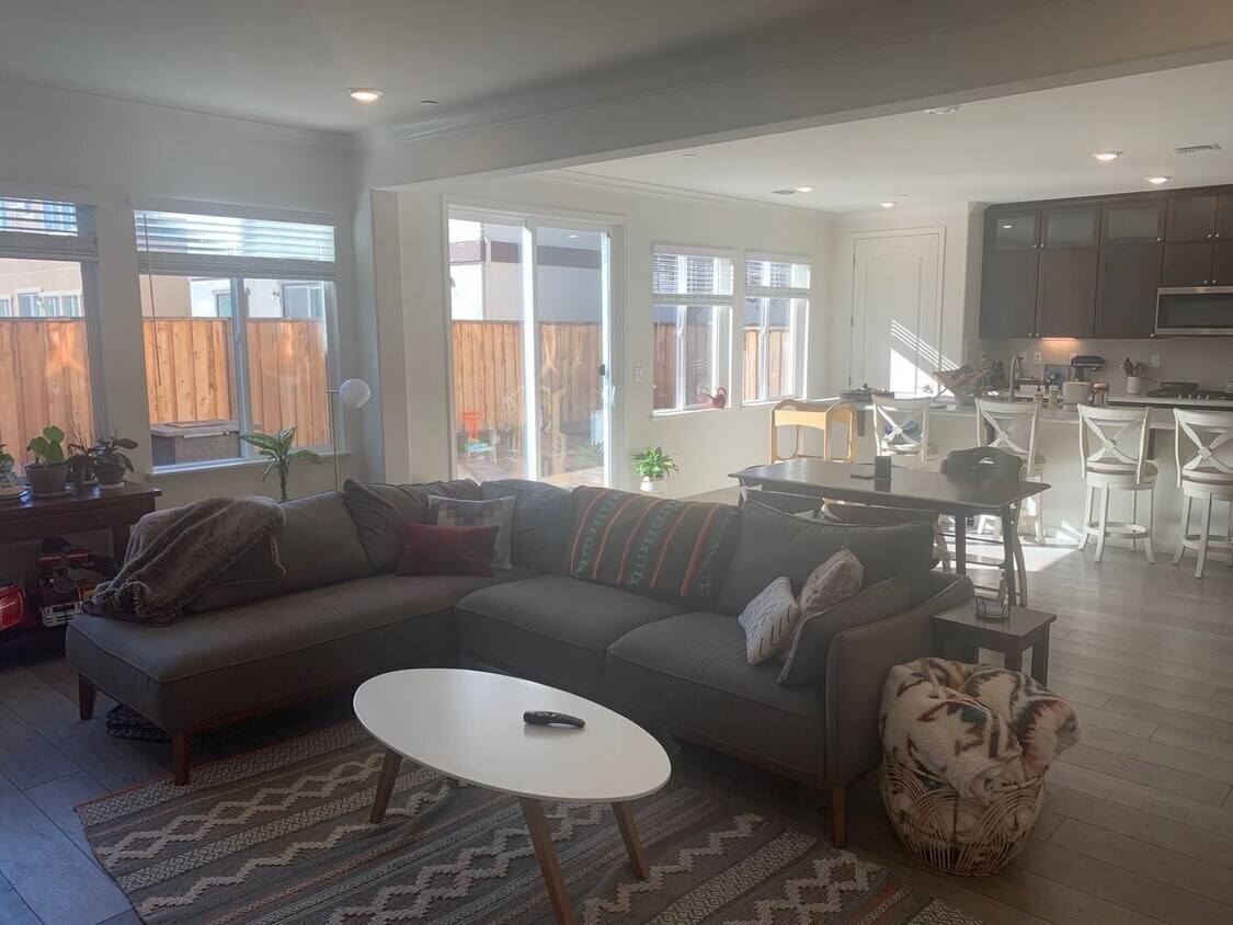 Foto principal - Beautiful K Section House Available Soon!