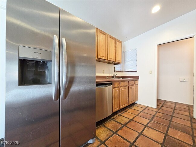 Foto del edificio - 6346 Bullion Blvd