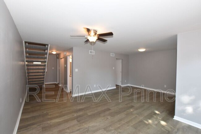 Building Photo - 1335 W Tanners Creek Dr