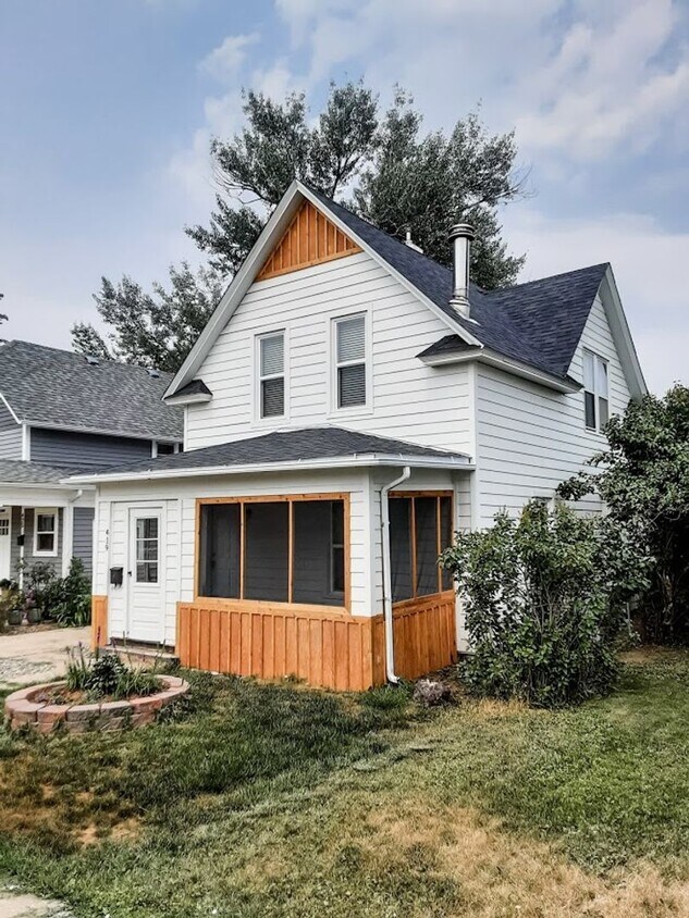 Foto principal - 3 BEDROOM, 2 BATH, SINGLE-FAMILY HOME