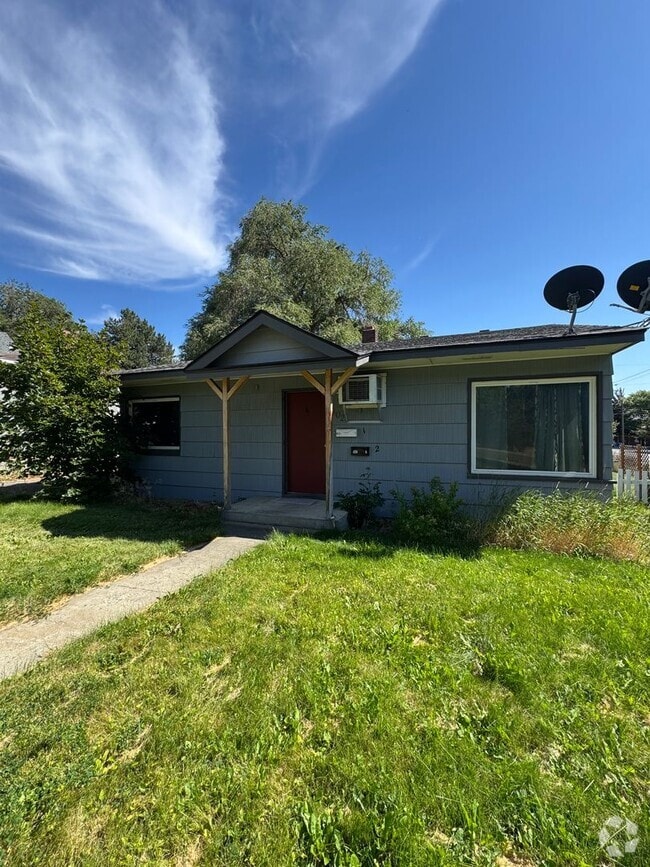 Building Photo - 802 E Tacoma Ave