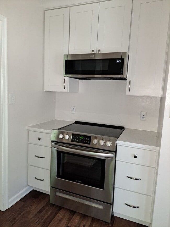 Building Photo - 3 Bedroom home, great location!