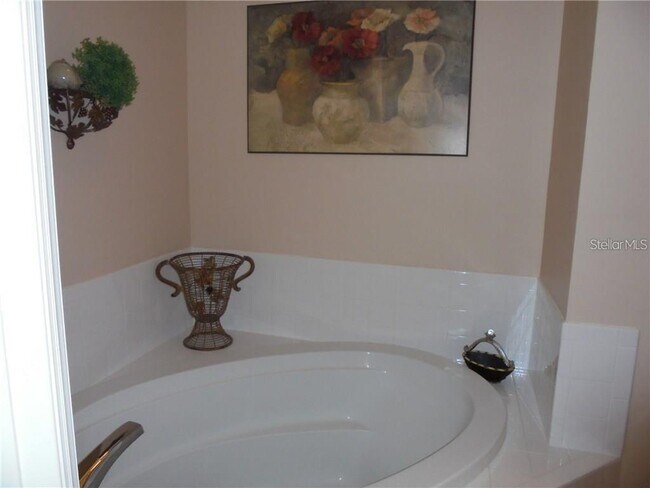 Foto del edificio - 255 West End Dr