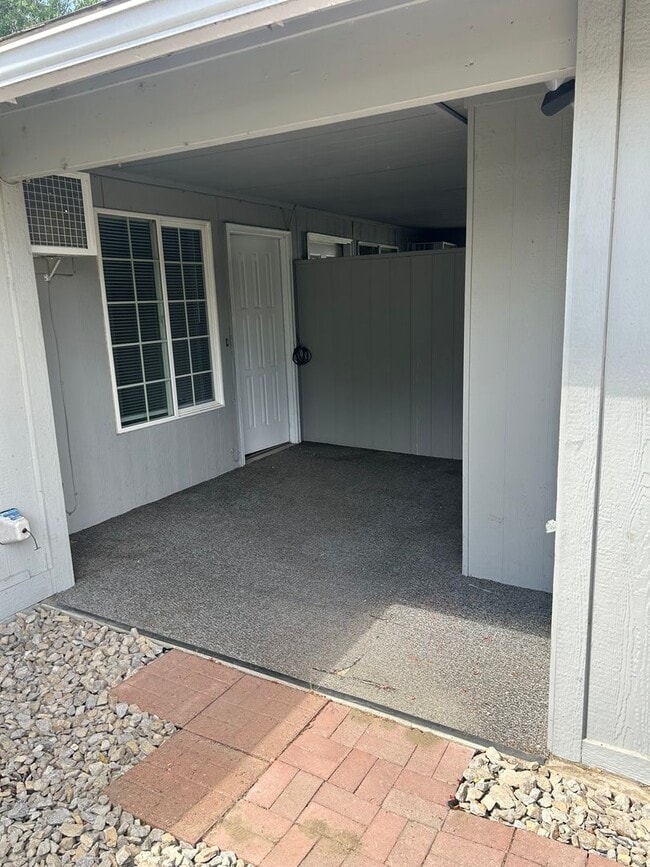 Building Photo - 412 Huber Ct