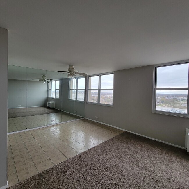 Foto del edificio - 4300 W Ford City Dr