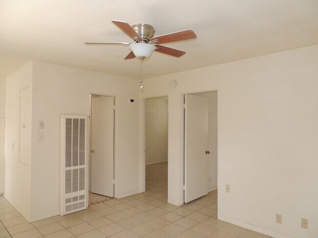 Building Photo - 10872 Stanford Ave