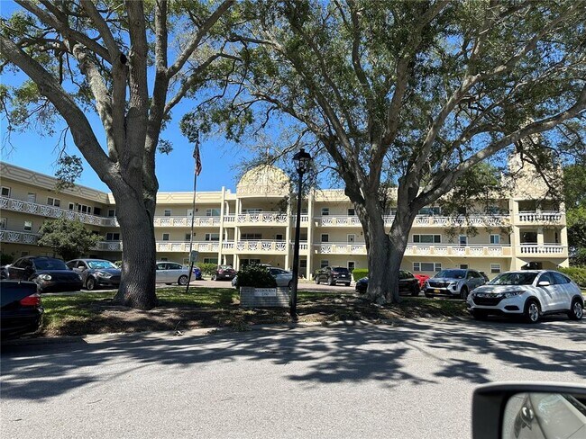 Foto del edificio - 2350 Haitian Dr