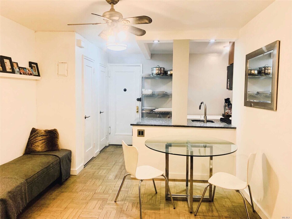 Foto principal - 7344 Austin St