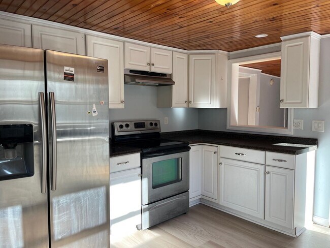 Foto del edificio - Electricity included!  3 Bedroom Home with...