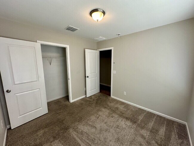 Foto del edificio - 3880 Princeton Ln