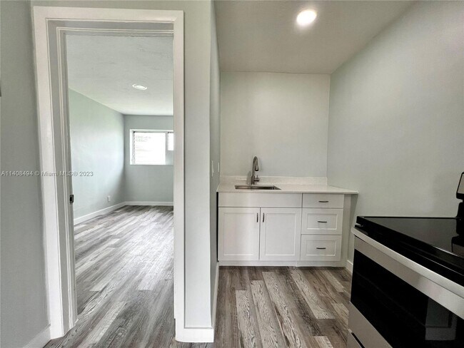 Foto del edificio - 750 NW 9th Ave