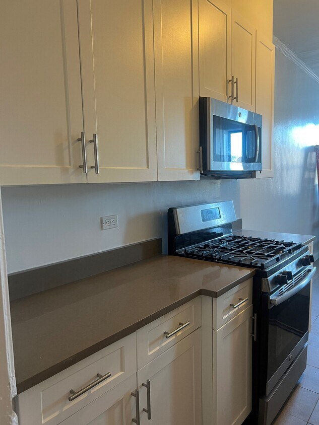 Primary Photo - 7410 Ridge Blvd