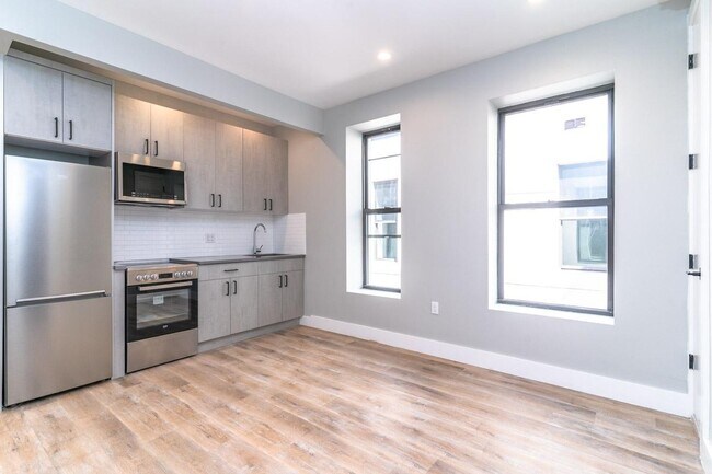 Building Photo - 1365 St Johns Pl