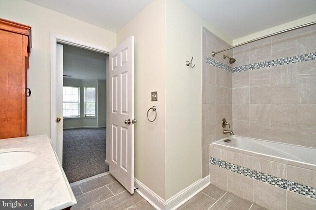 Building Photo - 3208 Danbury Ct